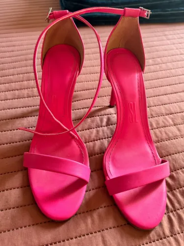 Vendo Sandália Rosa pink Santa Lolla 38