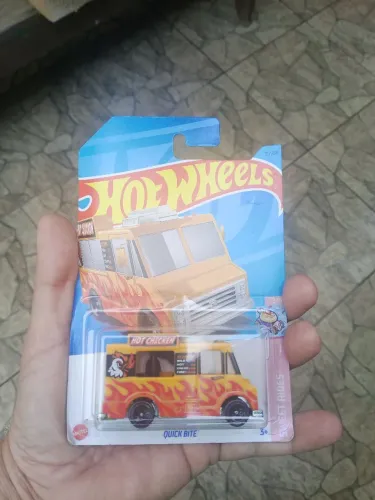QUICK BITE FOOD TRUCK HOT WHEELS 