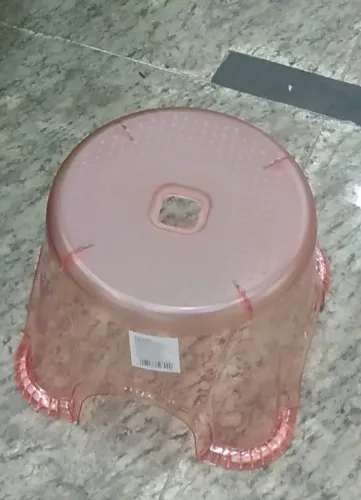 Banco de plástico tipo banqueta, tipo Pvc acrilico tom  rosado. 