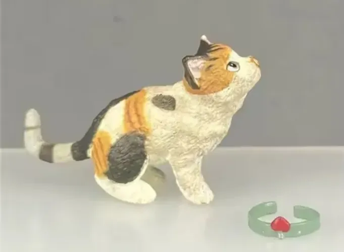 ENFEITE DE GATO COROA- CENÁRIO COLECIONAVEIS BANDAI 2004-ACTION