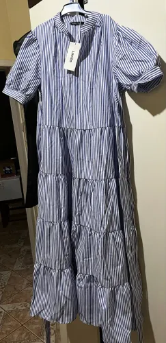 Vestido com listras verticais nas cores azul e branco, novo, tamanho P, marca Lovito