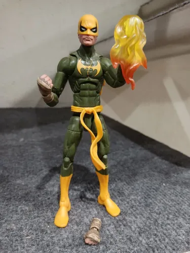 Punho de Ferro Iron Fist Marvel Legends (hasbro)