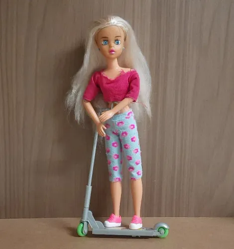 Boneca Susi Na Onda do Patinete 2001 Estrela Articulada *Leia a descrição*