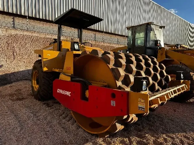 Rolo Dynapac CA25  - Compactador Robusto e Pronto para Trabalhar 