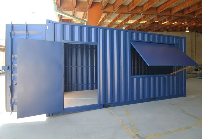 Container marítimo 20 pés adaptado para almoxerifado.