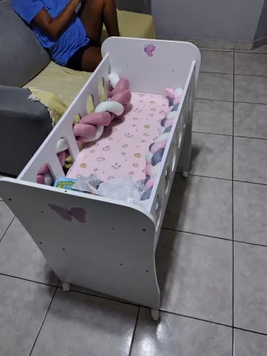 BERÇO MOISÉS MDF, SEMI-NOVO COM COLCHÃO E KIT BERÇO. 