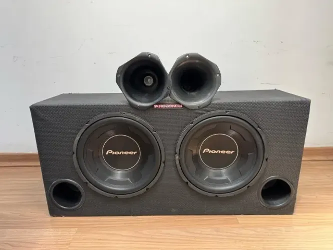 Caixa de som automotiva completa