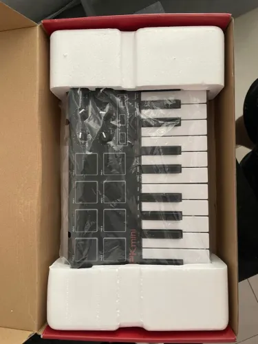 Teclado Controlador MIDI AKAI MPK Mini