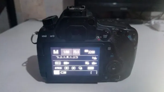 Camera Canon EOS 80D