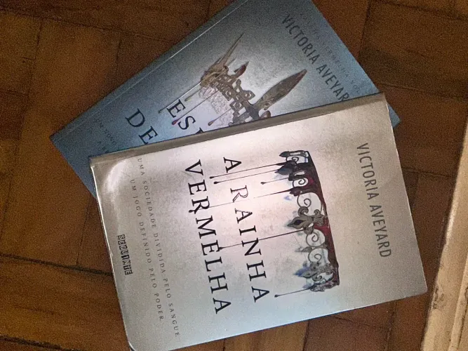 Livros a Rainha Vermelha e Espada de Vidro