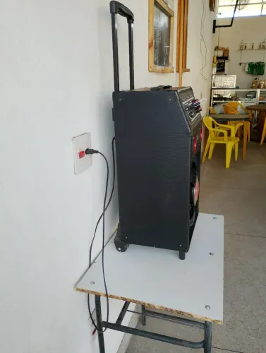 Caixa de son amplificada.