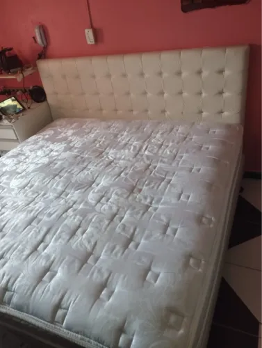 Cama com colchão de Casal