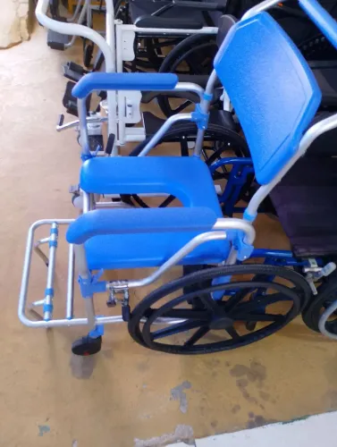 Cadeira de rodas de banho