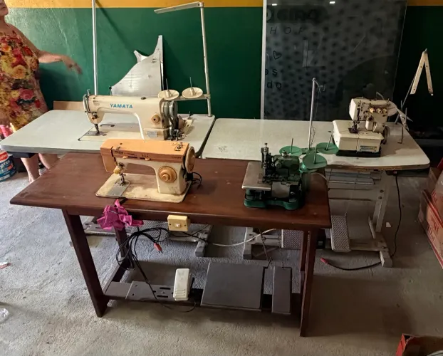 Vende-se máquinas de costura. Costura reta, overloque e galoneira.