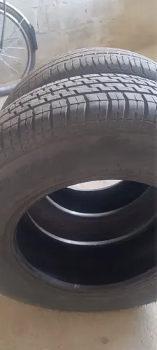 Vendo 3 pneus 175/70 aro 13 2 remold 1 original todos estão bons pra usar