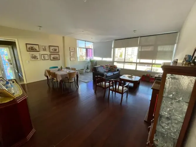 Apartamento amplo no Meireles