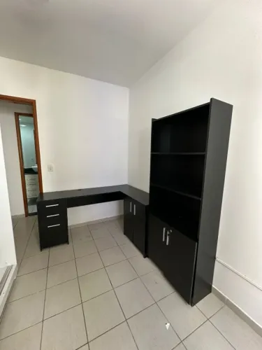 escrivaninha em L com estante