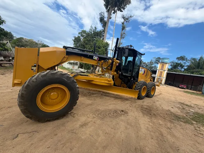 Motoniveladora caterpillar 140M