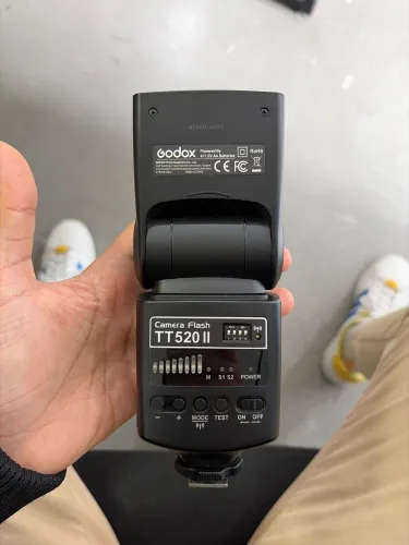 Flash Godox TT520 II com Sinal Sem Fio de 433MHz Integrado + Disparador de Flash
