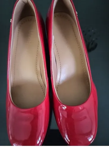 Scarpin em couro rebu verniz Usaflex
