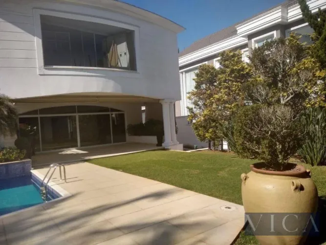 Casa Alto Padrão para Locação no Tamboré 02, 904m², 4 Suítes, Piscina, SPA