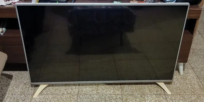 TV LG 49" Full HD 49LF5400 Com Defeito na Tela