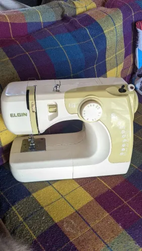 Máquina de costura P/ consertar