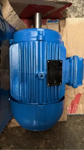 Motor trifásico WEG 5CV.