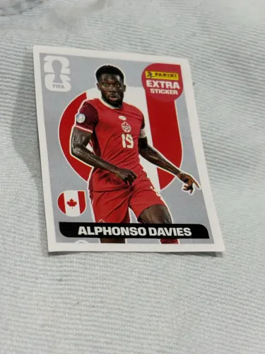 Figurinha Panini Alphonso Davies Legend Prata FIFA World Cup 2026