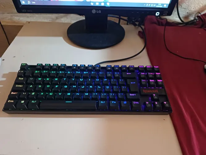 Troco teclado mecânico em placa de video ou em uma b75