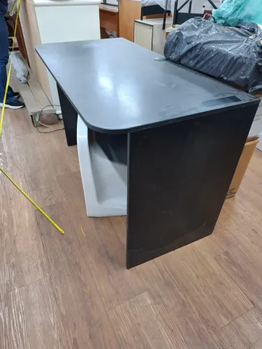 MESA ESCRIVANINHA PRETA. MEDIDAS 75 ALTURA, 1,20 LARGURA E 60 PROFUNDIDADE