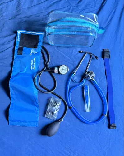 Kit enfermagem. Esfig, termômetro, esteto e garrote. Estado de novo. 