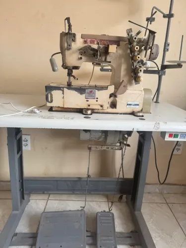Vendo máquina de costuras