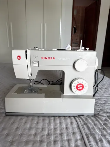 Máquina de costura Singer