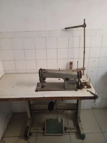 Máquina de custura industrial