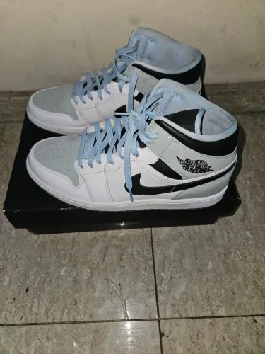 Nike Tênis Air Jordan 1 Mid SE Ice Blue