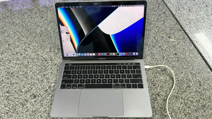 MacBook Pro 14,2 polegadas, I5 8gb de ram e SSD 256gb