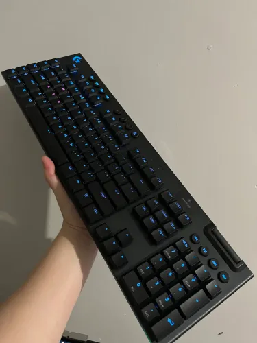 Logitech G915 X LIGHTSPEED ? Teclado Gamer Sem Fio RGB Premium