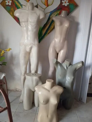 Manequins feminino e masculino 500 reais o pacote com vários manequins