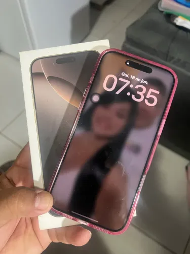 iPhone 16 pro Max 256 dourado com fonte e cabo original e mais de 20 capinhas feminina