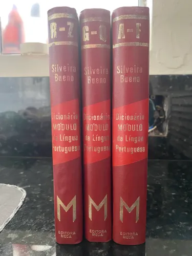 Dicionário Módulo da Língua Portuguesa, escrito por Silveira Bueno