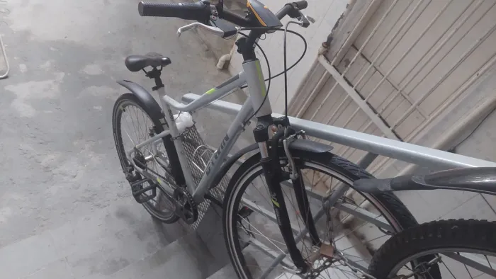 Bicicleta aro 29 suspensão dianteira sela gel 