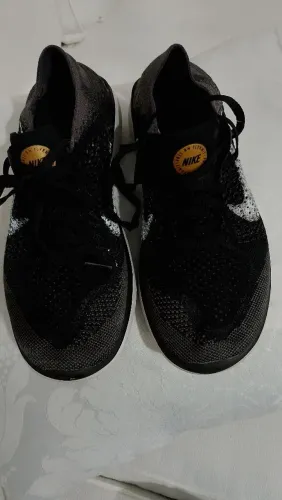 Tênis Nike tamanho 36 em bom estado.