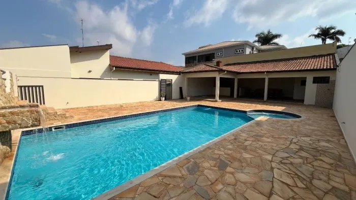 Casa à Venda na Colina Verde | Alto Padrão | 3 dormitórios | Pé-Direito Duplo | Piscina e