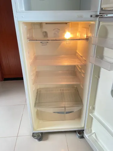 Vende-se Geladeira Electrolux 
