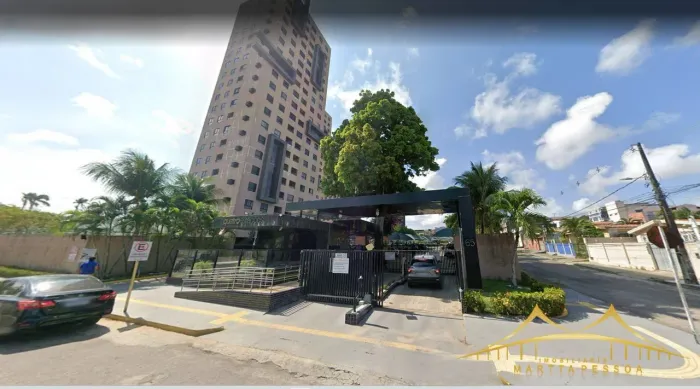 Apto Mobiliado no Condomínio Quatro Estações em Candelária, Andar Mediano