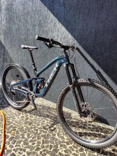 Bike Trek Slash 9.7 em estado de zero!