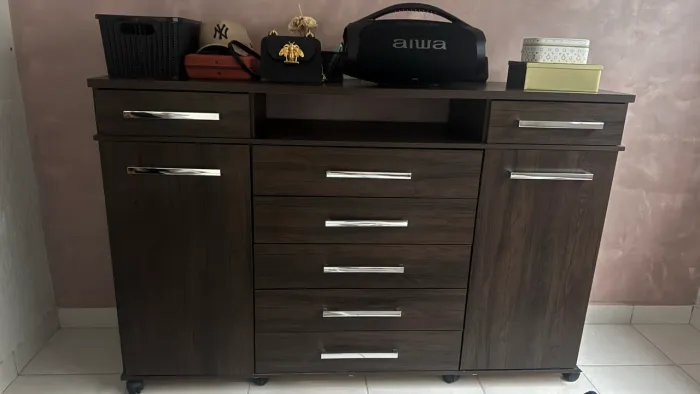 Vendo uma linda cômoda 