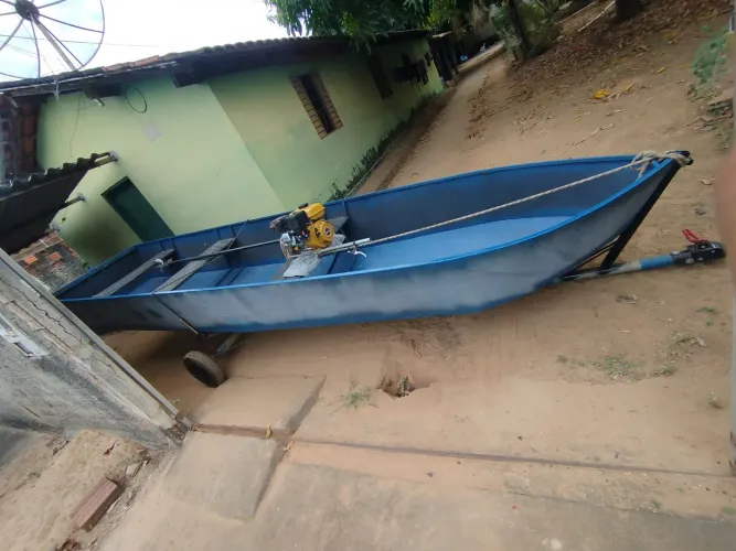 Vendo barco de chapa de portao