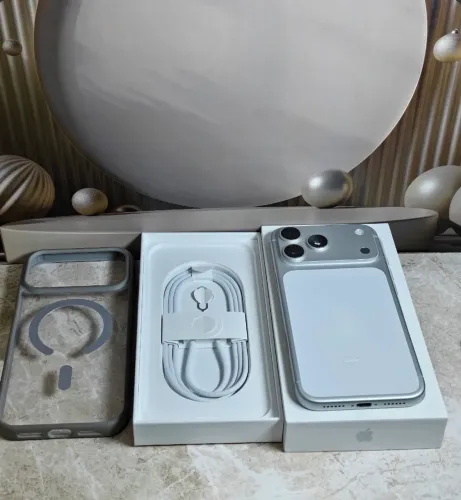 NÃO FAÇO MENOS Iphone 17 pro Max 256GB prata nota fiscal